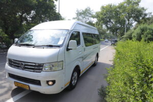 Foton 8 seater imported luxury van on rent in Delhi