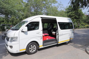 Foton 8 seater imported luxury van on rent in Delhi