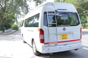 Foton 8 seater imported luxury van on rent in Delhi